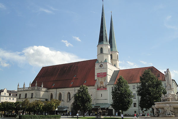 Seit mehr als 1250 Jahren geistliches Zentrum Bayerns, seit mehr als 500 Jahren bedeutendster Marienwallfahrtsort Deutschlands: Altötting.
