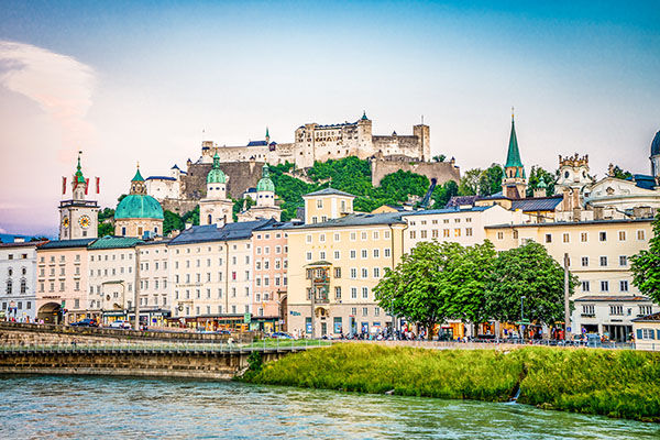 Eines der wichtigsten kulturellen und wirtschaftlichen Zentren der Region: die Mozartstadt Salzburg.