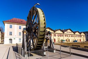 Urlaub auf dem Bauernhof - Reiffenstuelschen Pumpe mit Wasserrad in Traunstein